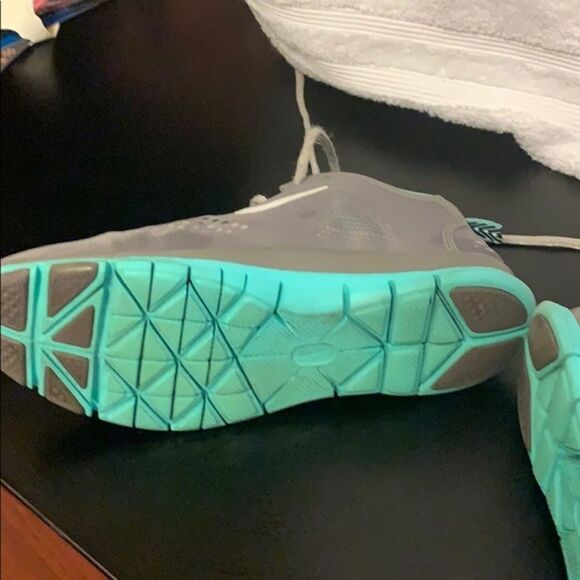 NIKE Women's Gray & Teal Genly loved Shoes. Size 8 - Picture 5 of 6